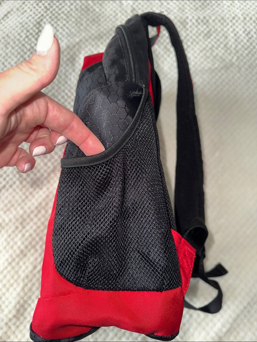 🎒 Under Armour Red & Black Backpack - Picture 8 of 12